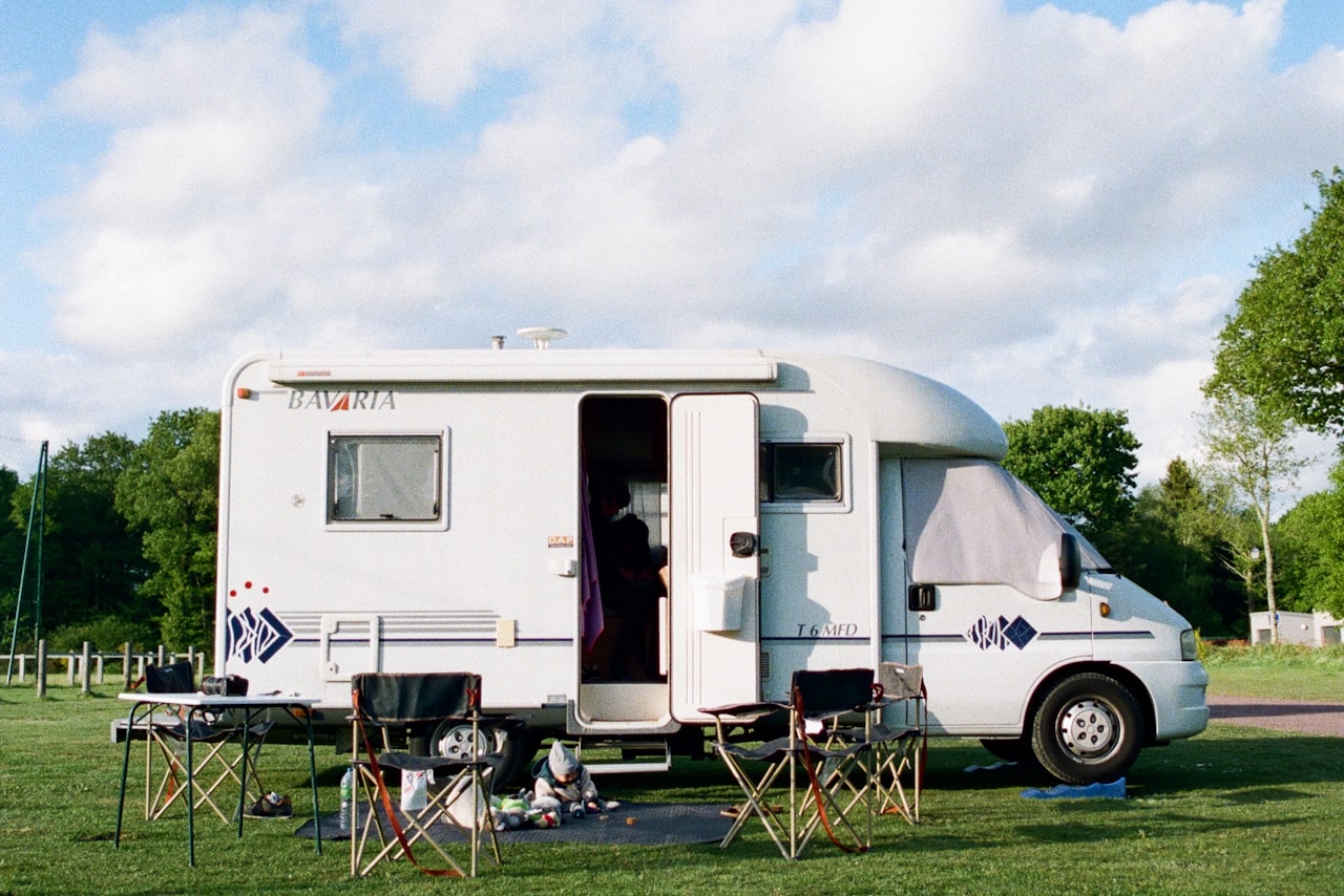 Autocaravana num parque de campismo
